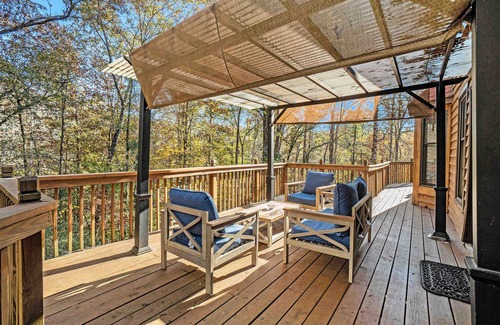 Douglasville House | Riverfront Cabin w/Hot Tub & Outdoor Movie Screen. Quiet Retreat In The Woods!