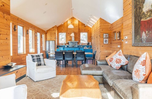 Town of Marbletown Apartment | Riverfront Estate w/Swimming Pond & Hiking Trails