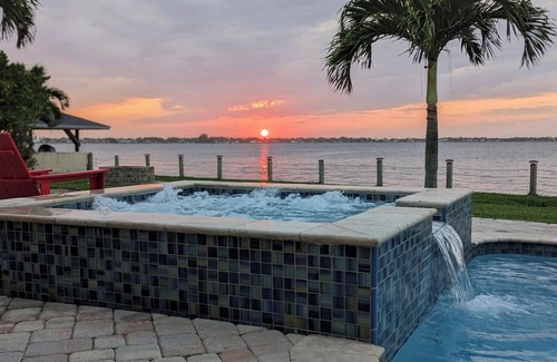 Cocoa Isles Country Club House | Riverfront-Heated Pool/Spa-Game Room-Bikes