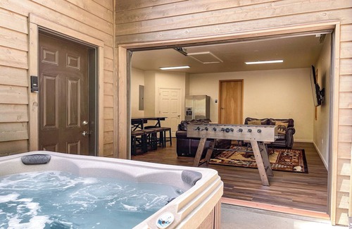 Fall River Estates Cabin | Riverfront Home at the entrance of Rocky Mountain National Park
