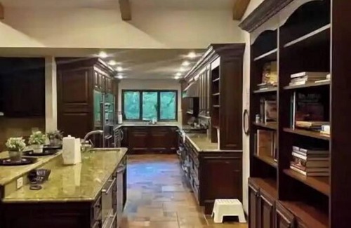 Flippin Villa | Riverfront Lodge on 10 Acres with Large Dock