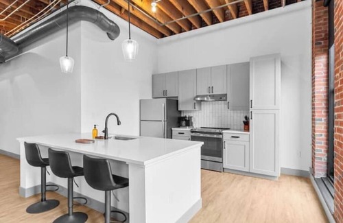 Downtown St. Louis Apartment | Riverfront Loft-Steps from Arch-Gated Parking