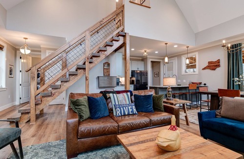 Cullowhee House | Riverfront on the Tuck! Close to WCU