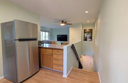Battle Ground House | River’s Edge Spacious 2-Story Guest House by the River