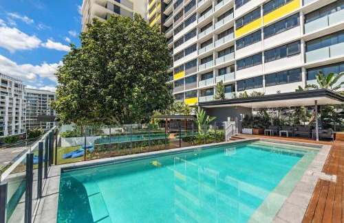 Hamilton Apartment | Riverside 1BR Apt with King Bed and Pool!