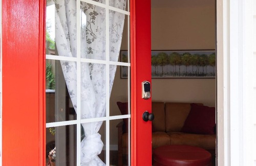 Inglewood Apartment | Riverside Garden Cottage