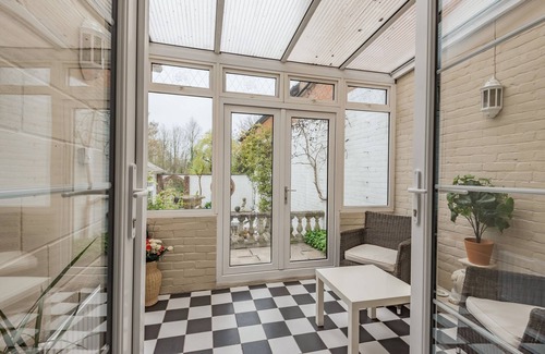 New Forest District Cottage | RIVERSIDE HOUSE, pet friendly, with open fire in Fordingbridge