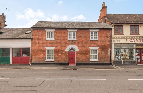 New Forest District Cottage | RIVERSIDE HOUSE, pet friendly, with open fire in Fordingbridge