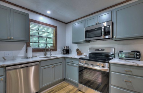 Dial Cabin | Riverside relaxation and all the comforts of home! - Aska River House