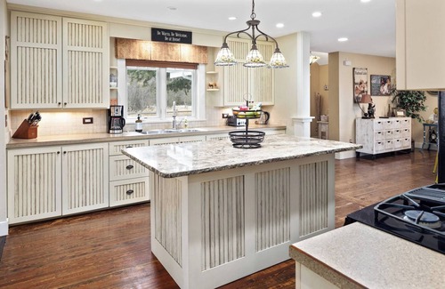 Bigfork House | Riverview Rendezvous—Festive Winter Retreat