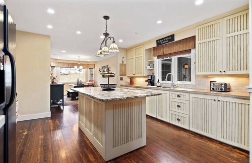 Bigfork House | Riverview Rendezvous—Festive Winter Retreat