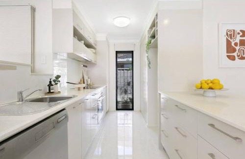 Mermaid Beach Villa | Riviera Road Miami - 4BRM Dual Villa