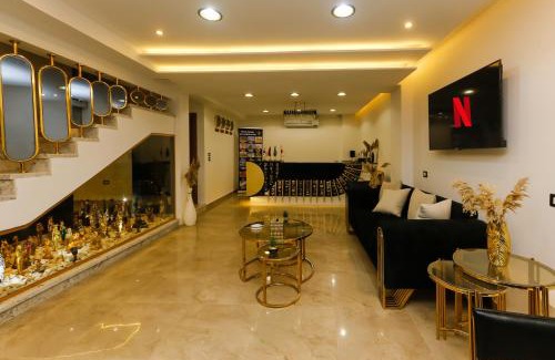 Al Haram Apartment | Rixoss Tower Pyramids View