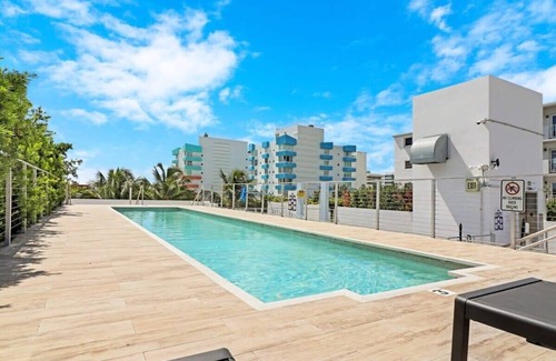 South Pointe House | Roami at 250 Collins | Rooftop Pool | Next to Beach