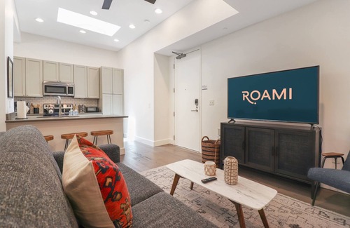 Central Business District Hotel | Roami at Bourbon Place | 1 Block to Bourbon St #03