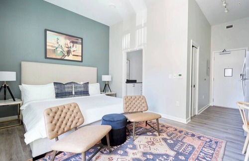 Central Business District Hotel | Roami at Canal Quarters | Studio w/Balcony #27