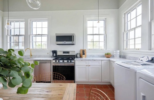 Faubourg Marigny Apartment | Roami at The Mandeville