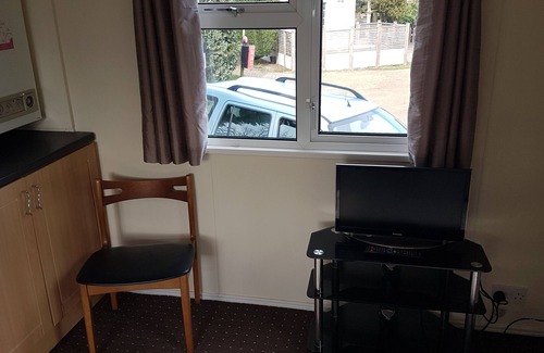 Kneesall Cottage | Robin Hood Retreat 2 Bedroom Chalet Free Parking