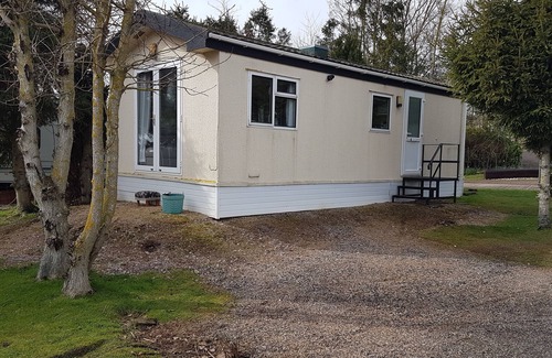 Kneesall Cottage | Robin Hood Retreat 2 Bedroom Chalet Free Parking