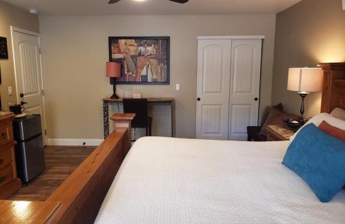 Oak Creek House | Robin's Red Rock Getaway Suite A