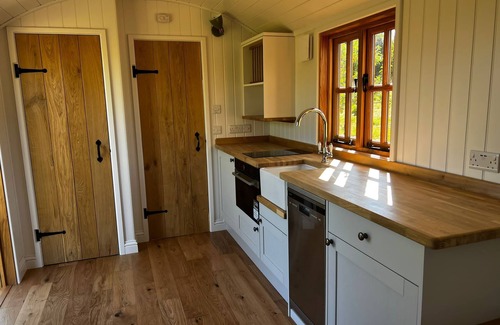 Alfriston Cabin | Robins Retreat - orchard with hot tub - see extras