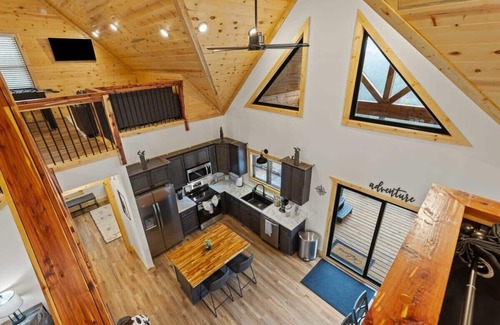 Rogers Cabin | Rock Point - Million $ View, Private, Hot Tub, Lux