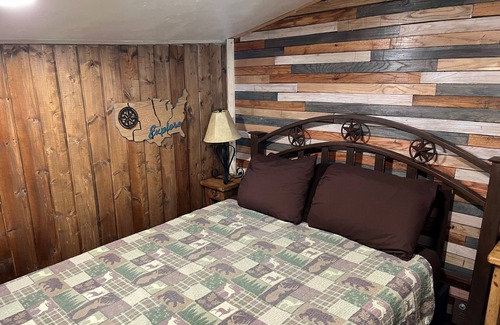 Ruidoso Cabin | Rock Squirrel: Cozy Vintage Charmer With Hot Tub!