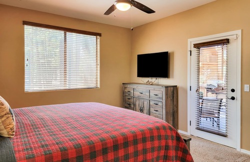 Torreon Cabin | Rockcress Retreat - Luxury Cabin at Tollgate in Torreon w/AC, Covered Deck & BBQ