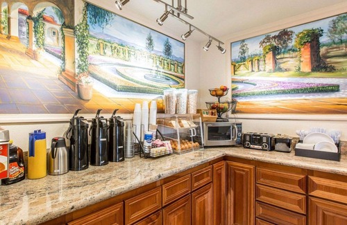 Colton Hotel | Rodeway Inn & Suites Colton - Riverside