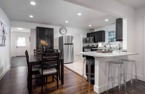 Tuscaloosa House | Roll Tide Knoll- 5 min to UA- 6 TVS- 4 BRs