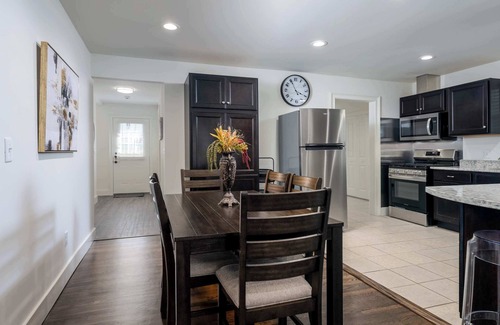 Tuscaloosa House | Roll Tide Knoll- 5 min to UA- 6 TVS- 4 BRs