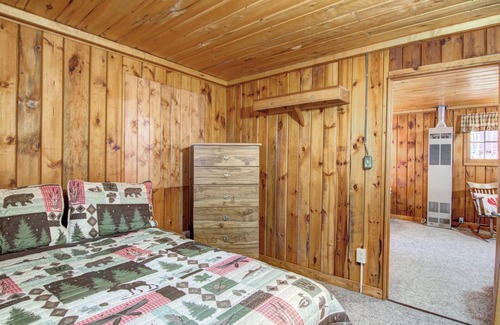 Hayward Cabin | Rolly's Lane Resort on Grindstone Lake! 15 minutes to Hayward