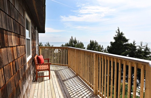 Creignish House | Romantic 4 1/2 Stars Art House by the Sea in Cape Breton