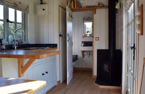 Wedmore Cabin | Romantic and peaceful in a stunning location