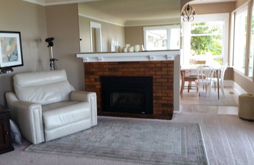 Tacoma House | Romantic Beach Front Getaway... private yet close to all amenities.