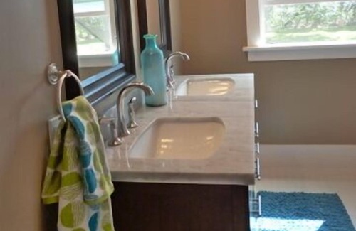 Tacoma House | Romantic Beach Front Getaway... private yet close to all amenities.