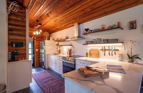 Vero Beach Cabin | Romantic Cabin Retreat on 5 Acres. Florida Farm Stay w/Pond & Porch