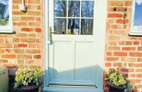 Spalding Cottage | Romantic English cottage three bedrooms, detached, drive for three cars, homely