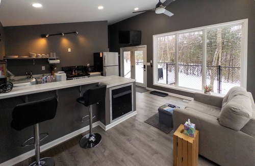 Nimitz Cottage | Romantic Lily Pad Cabin | Starlink, Firepit & Trails near Bluestone State Park