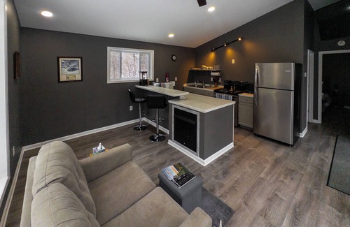 Nimitz Cottage | Romantic Lily Pad Cabin | Starlink, Firepit & Trails near Bluestone State Park