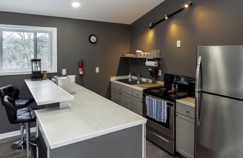 Nimitz Cottage | Romantic Lily Pad Cabin | Starlink, Firepit & Trails near Bluestone State Park