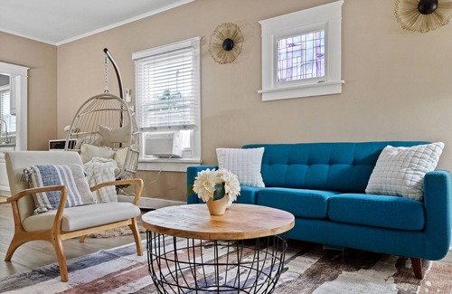 Alamitos Beach Apartment | Romantic Long Beach Escape : Fire Pit & Arcade Fun