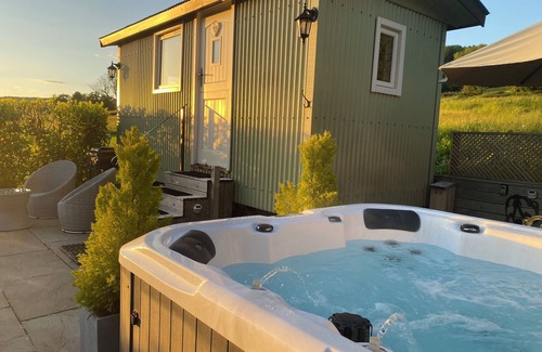 Matlock Cabin | Romantic Shepherd hut with private hot tub over looking breathtaking views