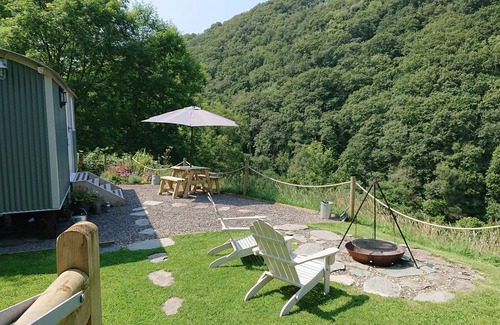 Brayford Cottage | Romantic Shepherds Hut for couples fully en-suite near Exmoor and the Coast