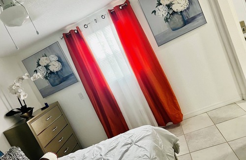 Tarpon Springs Apartment | Romantic suite 5 minutes from the beach!