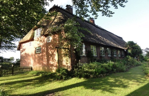 Schnarup-Thumby Apartment | Romantic thatched roof house