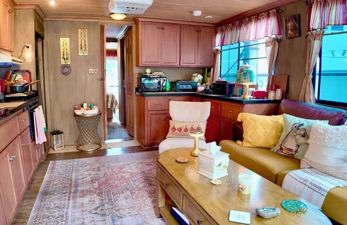 Nurmi Isles Boat Rental | Romantic Yacht Retreat Walk to Boat Show, FLIBS