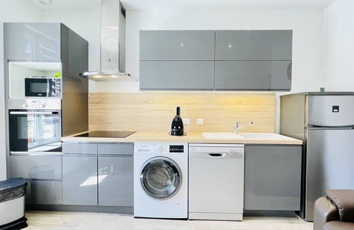 Vittel Apartment | Romy Schneider: Charming one bedroom flat in the heart of the city (parking and balcony)