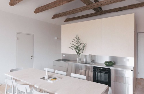 Werben Apartment | ROOF FLOOR: Wood-burning stove and room for socializing