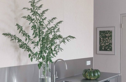 Werben Apartment | ROOF FLOOR: Wood-burning stove and room for socializing